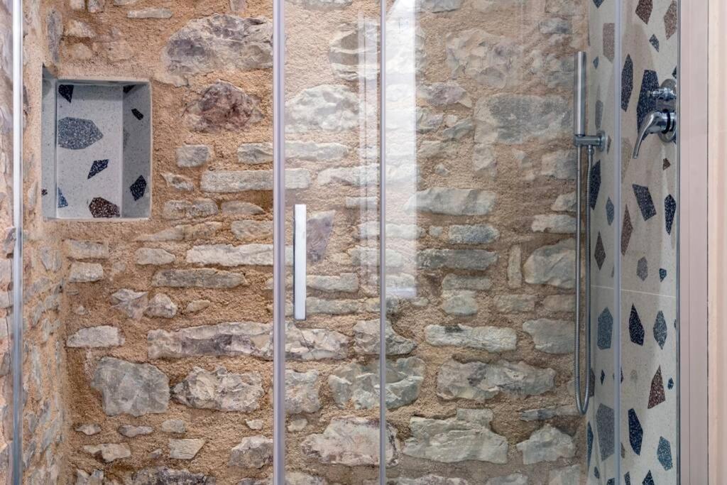 Cornelia Cavern Cosy Studio Apartment In スペッロ エクステリア 写真
