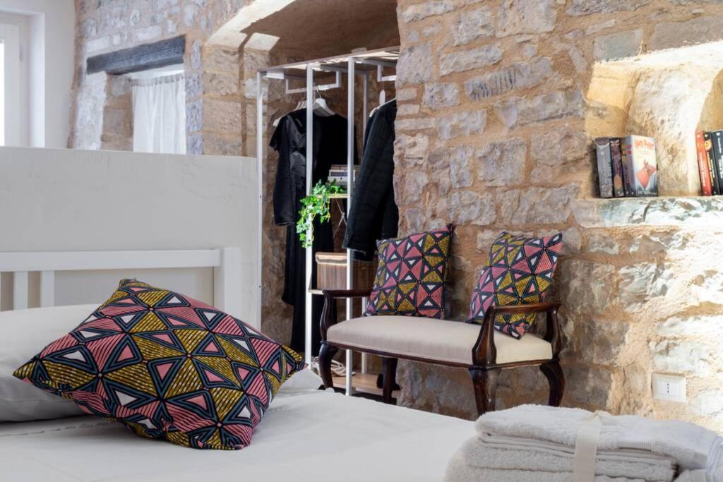 Cornelia Cavern Cosy Studio Apartment In スペッロ エクステリア 写真