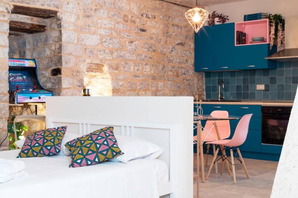 Cornelia Cavern Cosy Studio Apartment In スペッロ エクステリア 写真